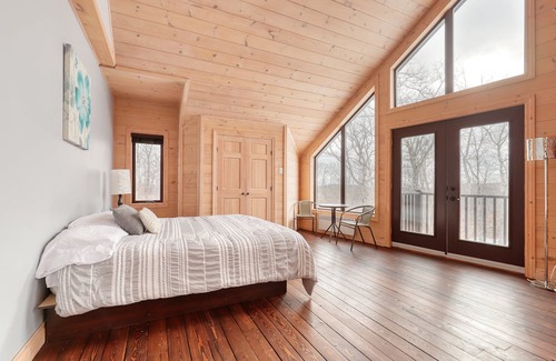Sainte-Beatrix Ski Chalet | Chalet de l'Aube (cosy, very private chalet with beach access)