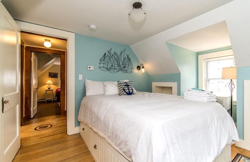 Kittery House | Bright, Open Maine Seacoast Cape Cottage - Close to Everything!