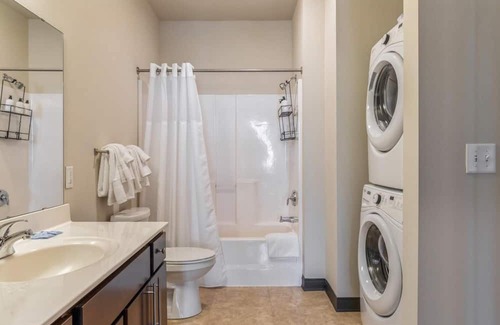 Westown Apartment | Milwaukee | Charming 1BD/1BA Downtown Apartment