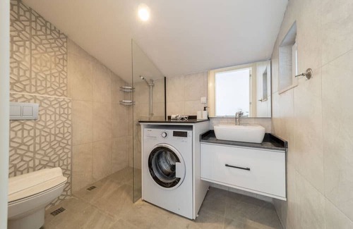 Eski Lara Apartment | Central Flat with Terrace and View in Muratpasa
