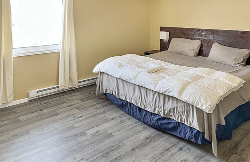 Sudbury Apartment | Beautiful 3 befroom Apartment ,6 minutes to Costco and many restaurants