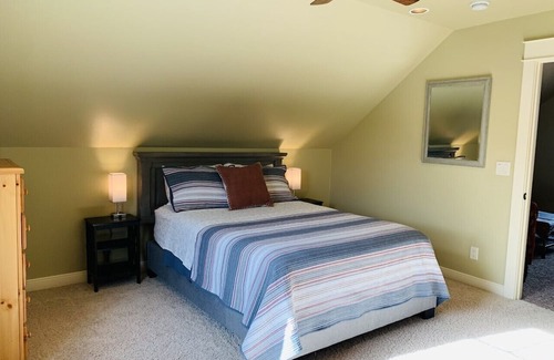 Selah House | Lookout View Suite-Private LV, Bdrm, Bath in Family Home