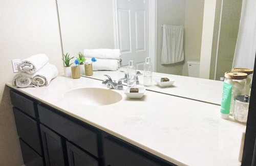 Milton Apartment | Modern Apartment Home in the Heart of Lafayette
