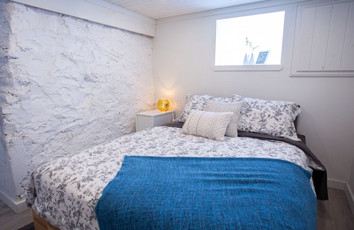 Adjala-Tosorontio Other | The MEADOWLARK Guest house | Character-filled farm guest house on 8 acre