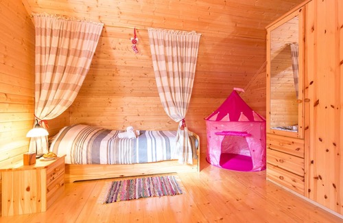 Ravna Gora House | Lovely holiday home in Ravna Gora with fireplace