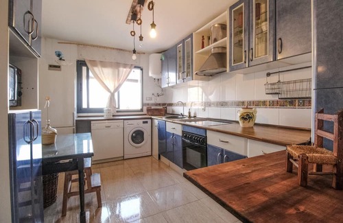 Roquetas de Mar Apartment | With a beautiful view from the roof terrace over Roquetas De Mar welcomes you this pleasant vacation