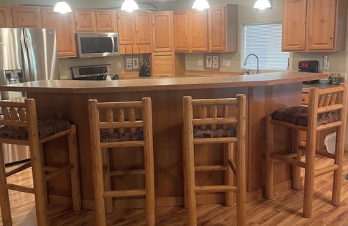 Joseph Cabin | Cozy cabin on a quiet dead end street with a large deck and outdoor kitchen