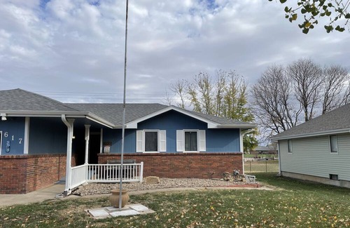 Salina House | Hot Tub, Beautiful view, location, family home, 3 BR, + 2 beds in 2nd LR, 3 bath