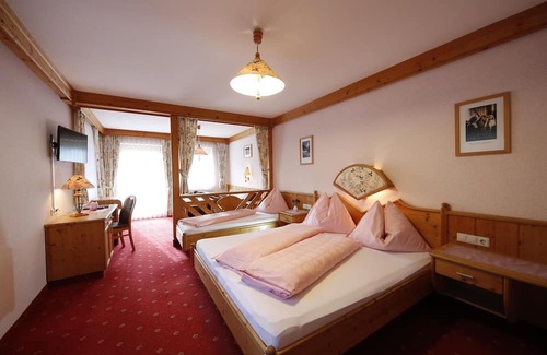 Pichl-Preunegg Other | Large double room with shower, toilet up to 2 nights - bank host