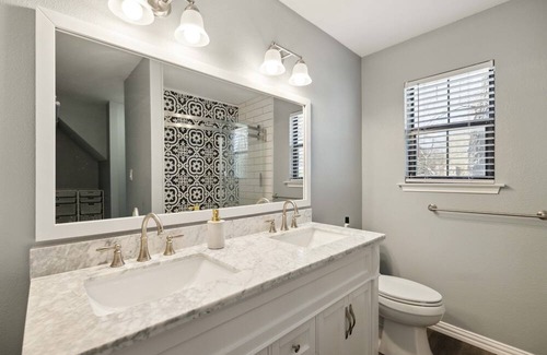 Fort Worth House | Secluded Lake Front Delight!