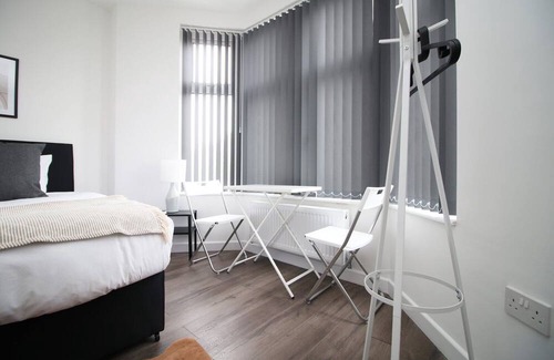 Splott Apartment | Contemporary & Chic Studio No6 -CoHost Collections