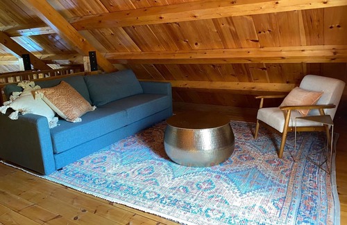 Athens Cabin | Charming Lakefront Cabin w/ Hot Tub - Perfect for Families!