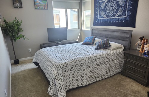 Henderson House | 3Br/2.5 Ba Townhome 20 mins from Vegas Strip