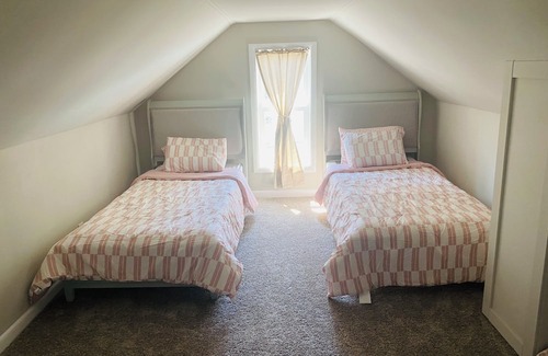 Quincy House | Newly remodeled spacious home in the heart of Quincy.