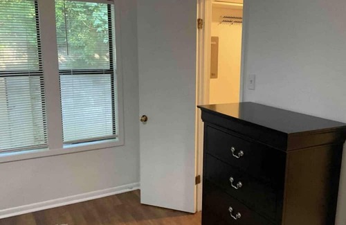 Alexandria Condo | 1 Bed/1 Bath condo, W/D in unit, pets welcome!