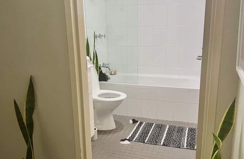 Chippendale Apartment | City Centre: Spacious 1BR Apartment w/Amenities