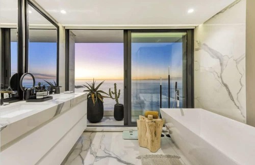 Bantry Bay Apartment | Bantry Bay Premium Four Bedroom Penthouse