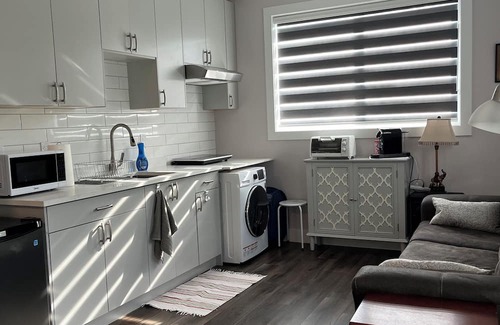 Mission Apartment | Private studio suite, WiFi, washer dryer, clean, quality linens, & smart tv.