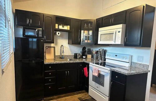 Security Acres House | Fully Equipped Townhouse Scottsdale Arizona - Washer/dryer and Kitchen!