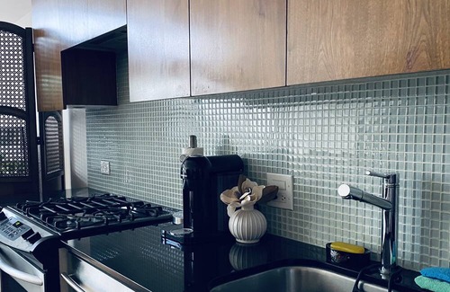 Gastown Apartment | Urban Zen Studio suite - a cozy Central-city retreat