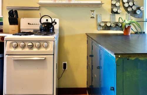 Columbia City House | Seattle Vacation Home: Charming and Eclectic 2 Bedroom Craftsman in the heart of Columbia City
