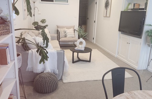 Omokoroa Apartment | Private self contained 1 bedroom apartment Great harbour views in Omokoroa