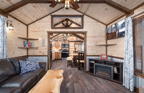 Big Timber Cabin | Creekside Cabin - Cute Log Cabin on Big Timber Creek