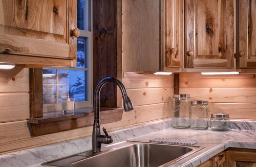 Big Timber Cabin | Creekside Cabin - Cute Log Cabin on Big Timber Creek
