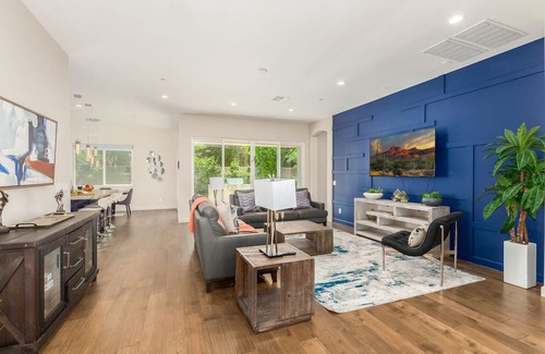 Arcadia House | OPULENT OASIS - WALK TO OLD TOWN!