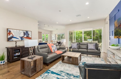 Arcadia House | OPULENT OASIS - WALK TO OLD TOWN!