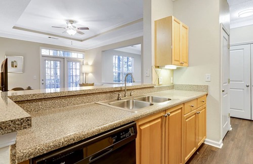 Town Center Apartment | Modern Apartment in Prime Location (ID2060X23)