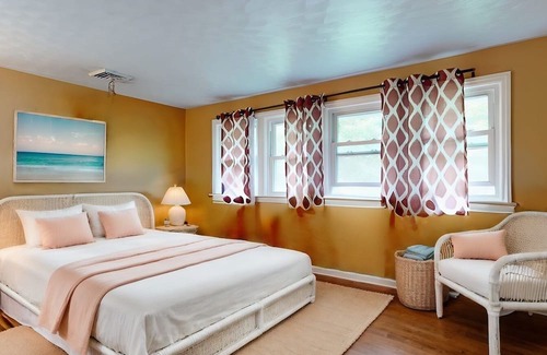 Salisbury Street House | Sprawling 50s ranch nestled in central Massachusetts