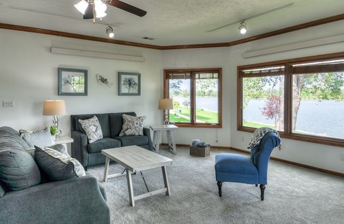Carter Lake House | Lake view 3 bedroom near CWS ZOO OLD MARKET