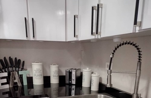 Canas House | 3 Minutes From Walmart, Homedepot ,ihop, chik filet Wendy Fitness