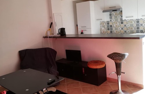 Villeneuve-sur-Vere Apartment | cozy little nest