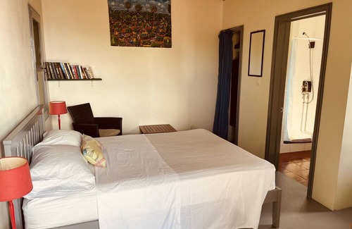 Pond Hill Cottage | Garden East cottage with stunning views & wifi