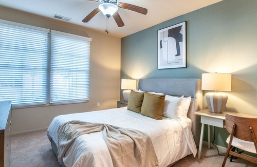 Huntsville Apartment | Modern Apartment in Prime Location (ID4235X11)