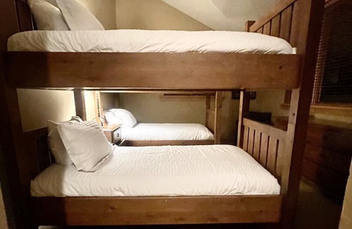 Truckee Cabin | Luxe Cabin with 5 Star Amenities!!