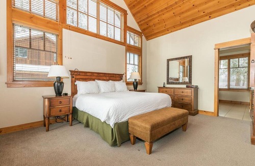 Truckee Cabin | Luxe Cabin with 5 Star Amenities!!
