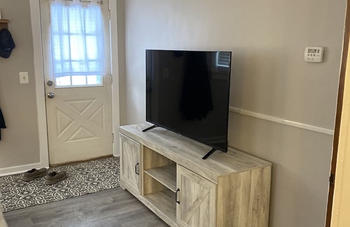 Fenton Apartment | Game On... Guest House in Downtown Fenton