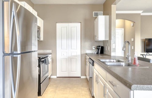 Pinellas Park Apartment | Modern Apartment in Prime Location (ID8573X64)
