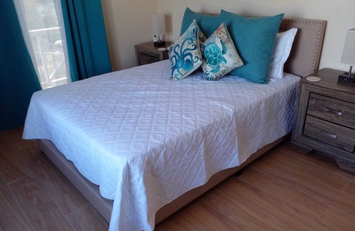 Rolleville Cottage | 1-2 MINUTES AWAY FROM THE BEACH