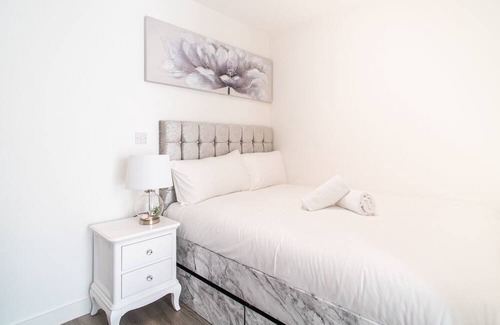 Sheffield Apartment | Elegant Apartment in city area with parking