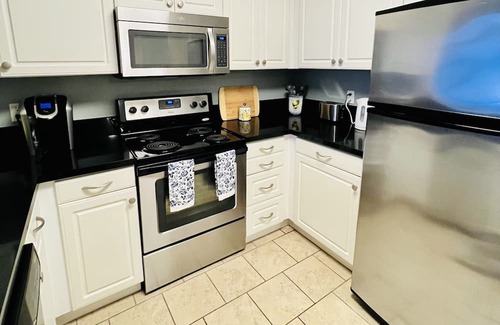 Marina del Rey Apartment | Beautiful apartment with amazing ocean views. Walking distance to Venice Beach!