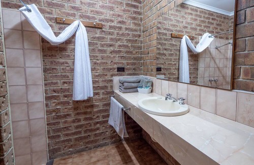 Eildon House | Eildon Parkview Motor Inn. Room 5