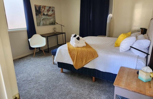 Pocatello House | King Bed Pet Friendly ISU Park House Seconds to Pool and Zoo in Summer