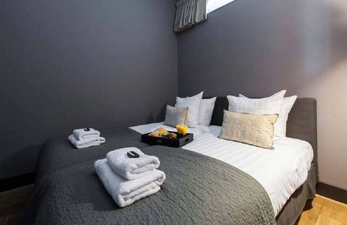 Helmersbuurt Apartment | 3BR TRANQUIL FAMILY RENTAL NEXT TO VONDELPARK