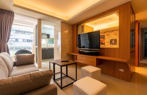 Daan Condo | 2B1b 5 People Newly Renovated 3 Min to Daan MRT