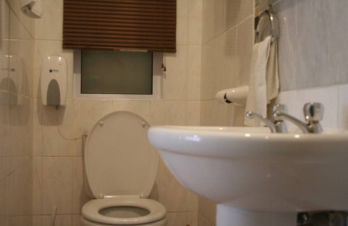 Swakopmund Cabin | Springbok Single Room - Amarachi Bed & Breakfast, near beach in Swakopmund