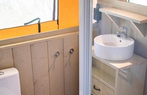Saint-Laurent-du-Pape Ski Chalet | Luxe Sanitary XL 6 Pers. Villatent at child-friendly campsite in the Ardèche